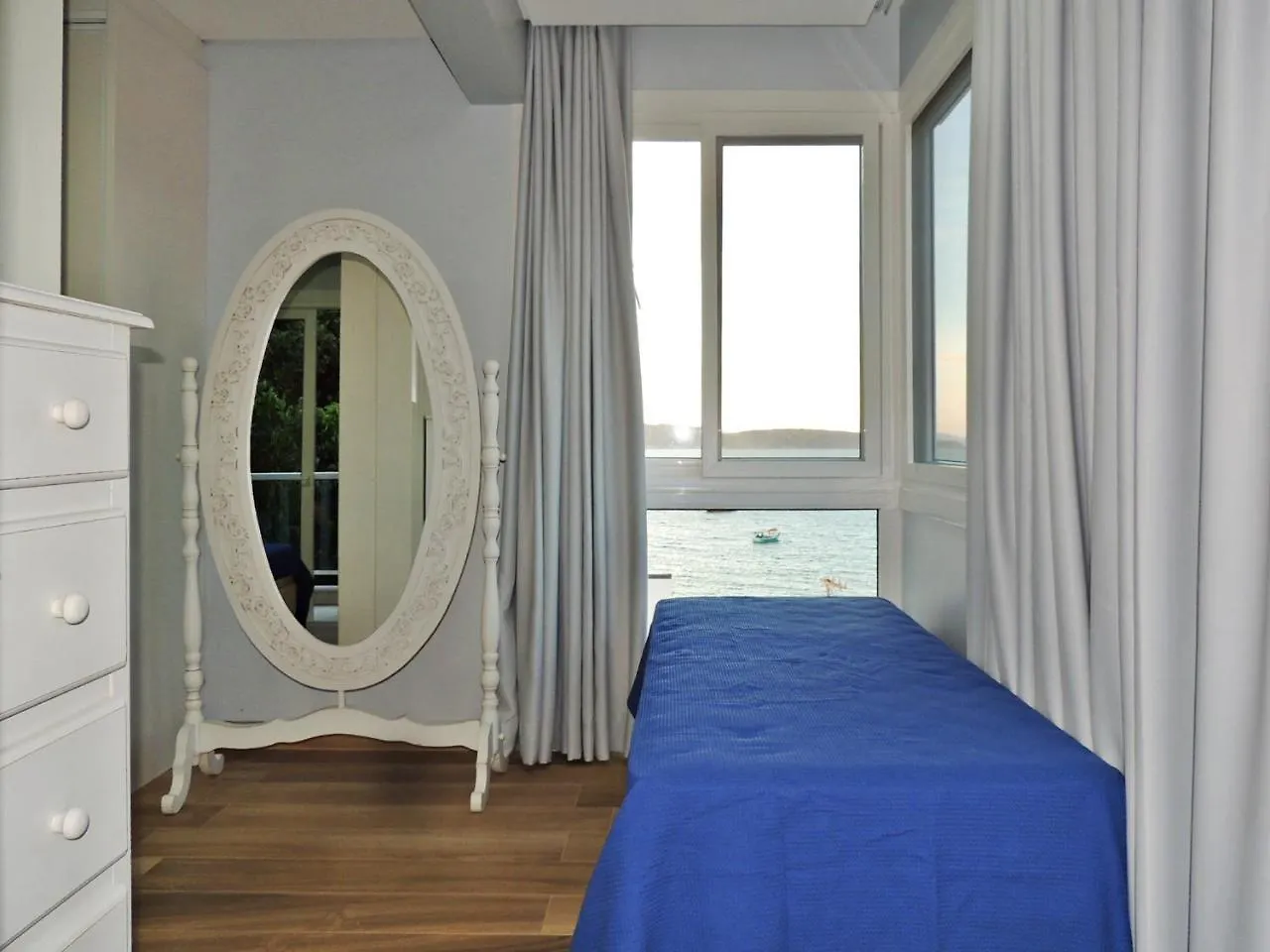 1080 - Apartamento Com Vista Para O Mar Em בומבינאס דירה